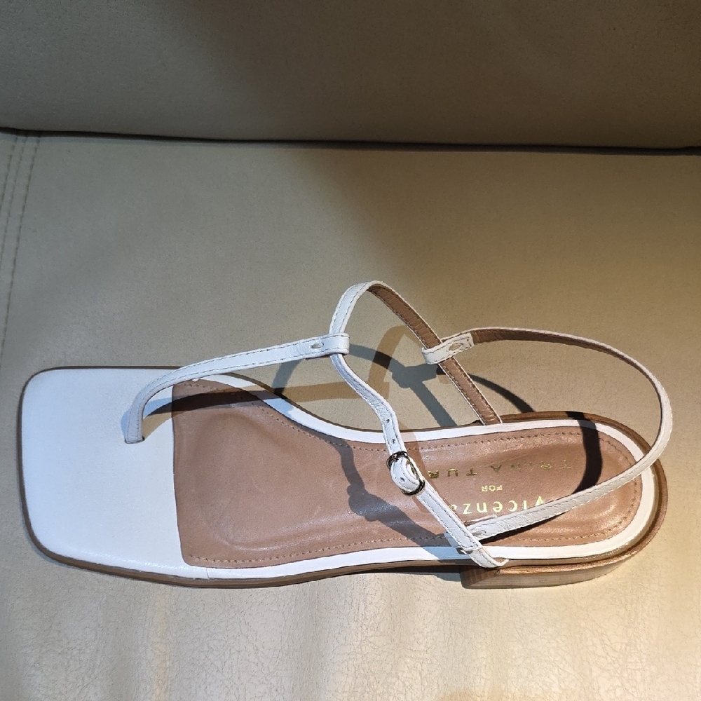 Vicenza x Trina Turk Cream Leather T-Strap Sandals - Picture 4 of 8